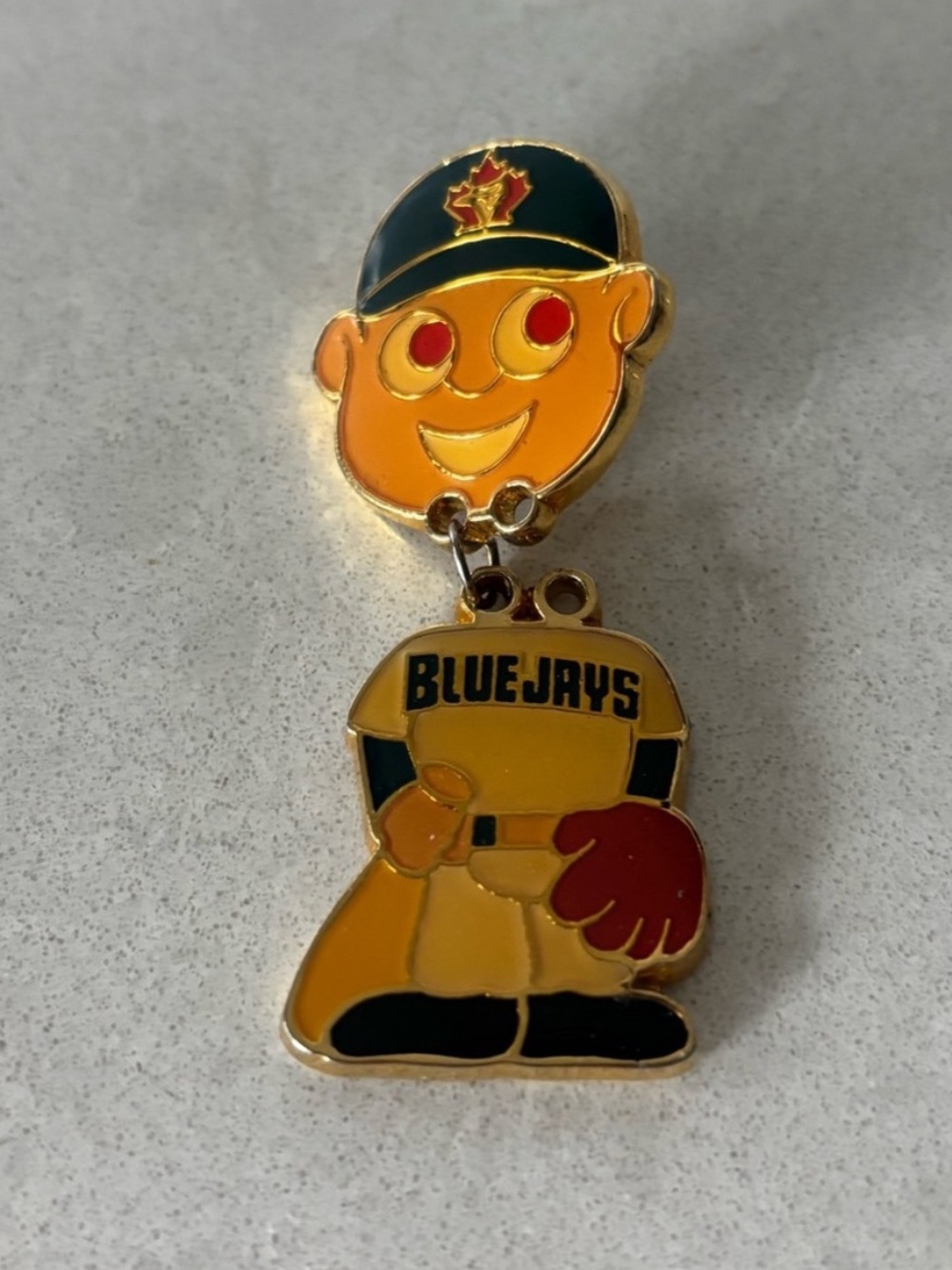 RARE❤️‍🔥5/$25❤️‍🔥1997 Toronto Blue Jays Bobblehead Player Pin-1 Clasp Missing